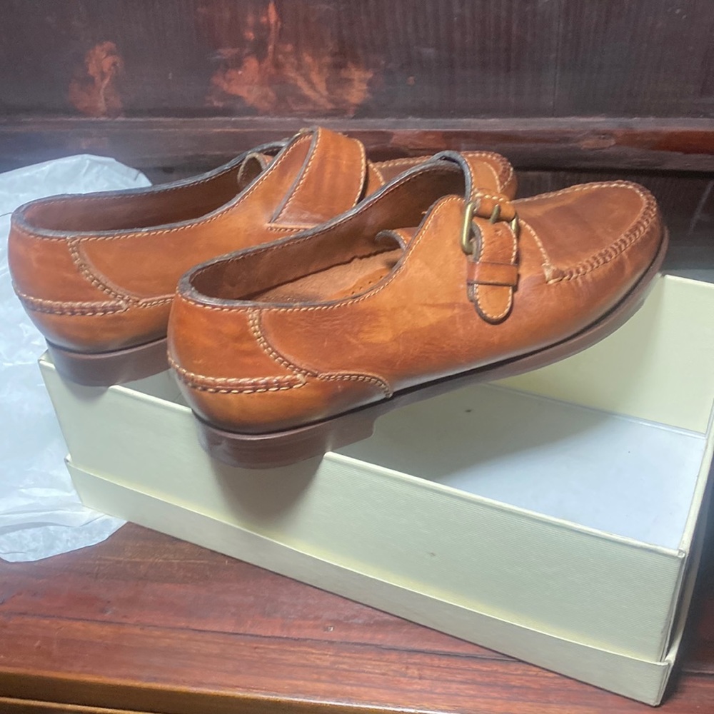 Womens brown loafer shoe. Never worn. 10N. Cole Haan